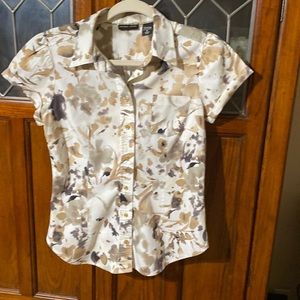 New York & Co White and Tan button up with short sleeves size S